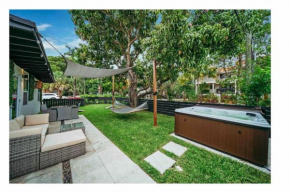 Mango Lovers Zen Beach Retreat w Hot Tub